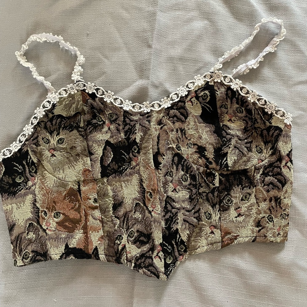 Cat cropped lace strap tank top size large